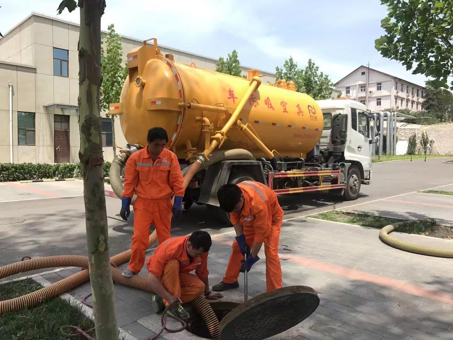 杏花岭化粪池清理与5-8吨吸粪车施工效率分析